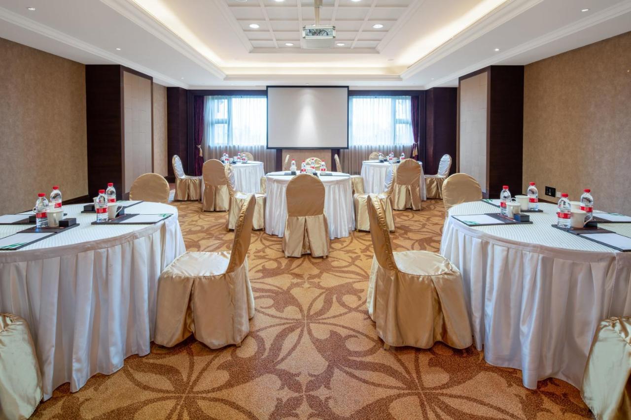 Holiday Inn Guangzhou Airport Zone Экстерьер фото
